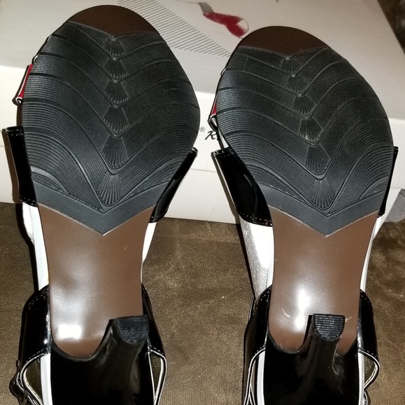 Beacon Reflections Blk/Red/White Pump - Picture 6 of 8